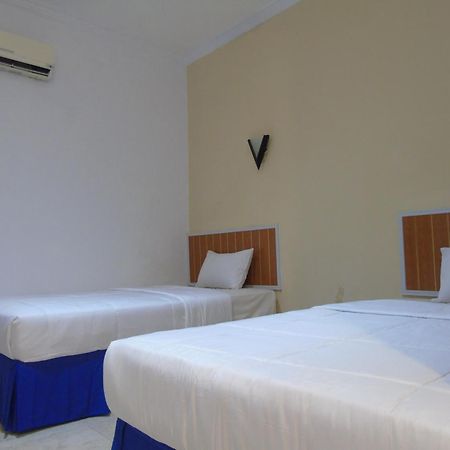 Hotel Permata Zamrud Cirebon Habitación foto
