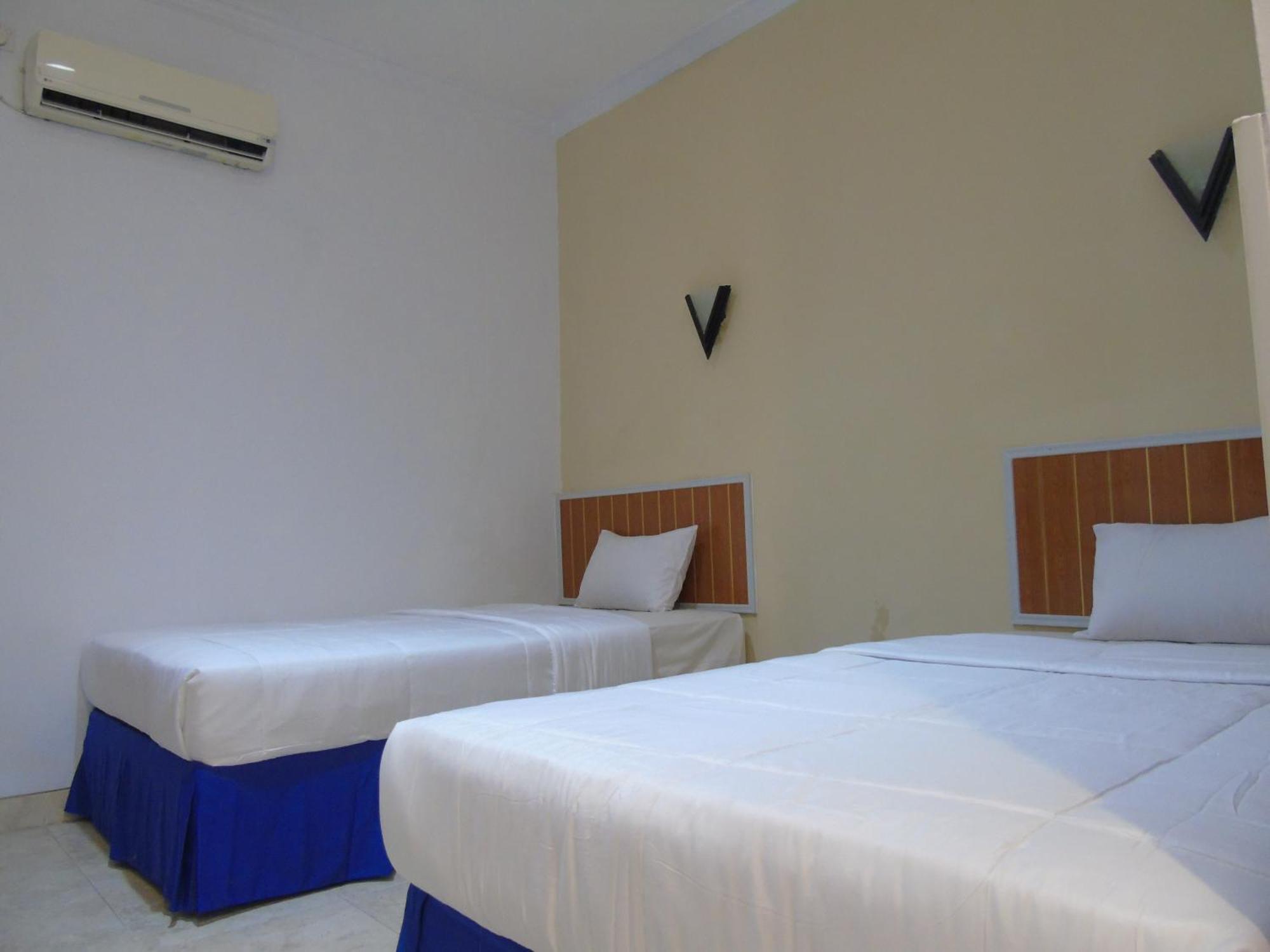 Hotel Permata Zamrud Cirebon Habitación foto