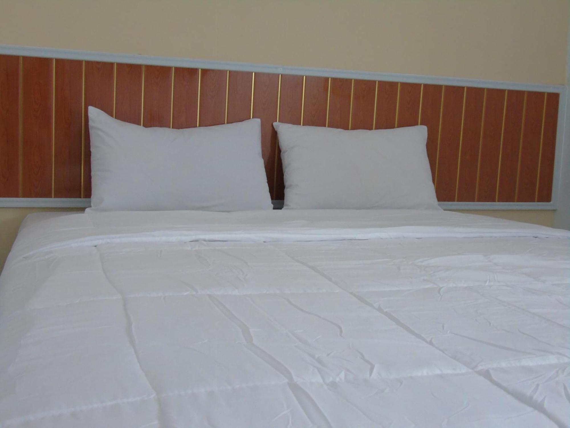 Hotel Permata Zamrud Cirebon Habitación foto